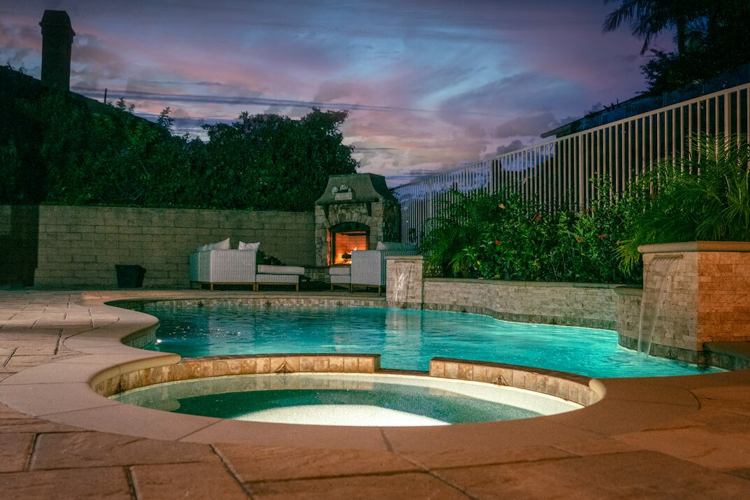 hollywood poolside
