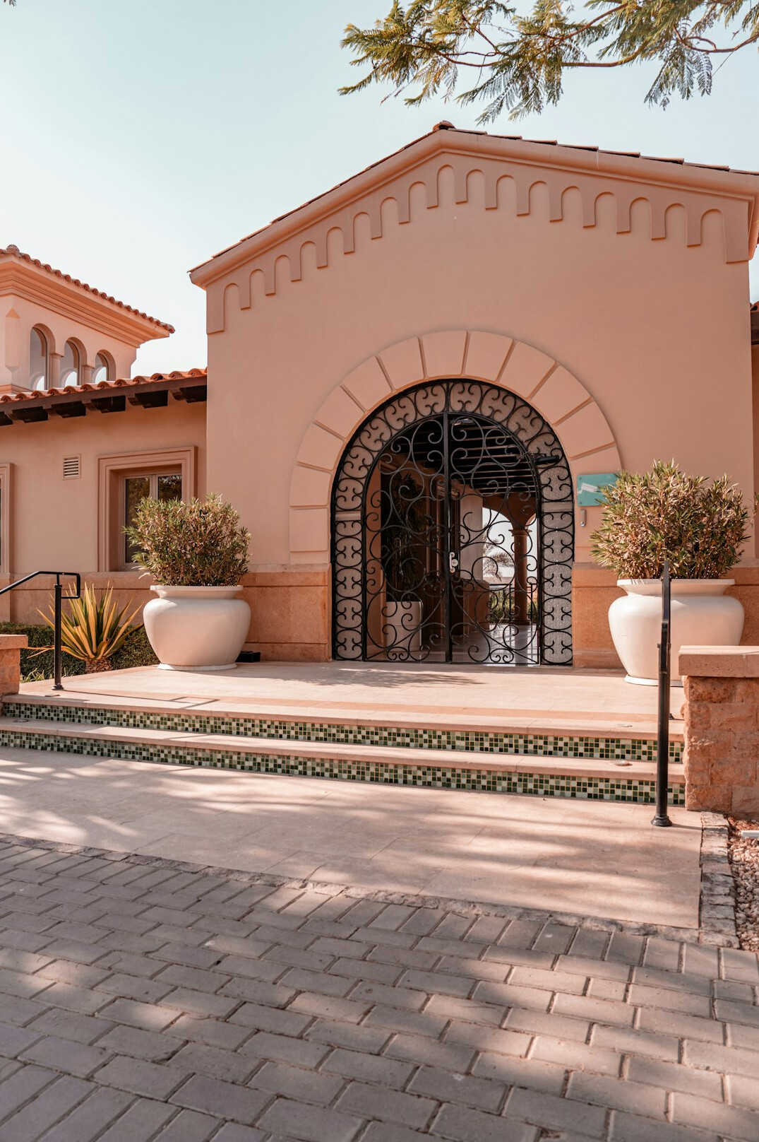 hollywood villa exterior