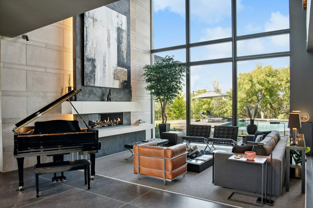 celebrity mansion living room