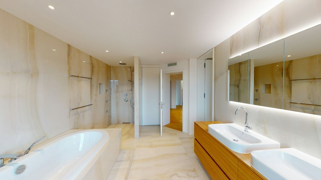 luxury celebrity bathroom